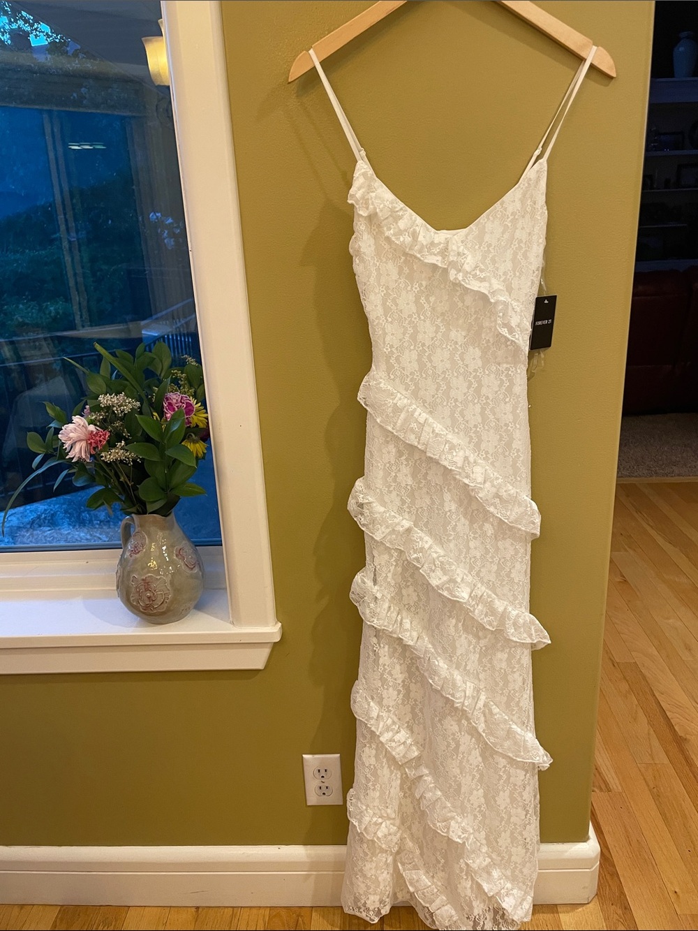 NWT Forever 21 White Lace Ruffle Maxi Dress
